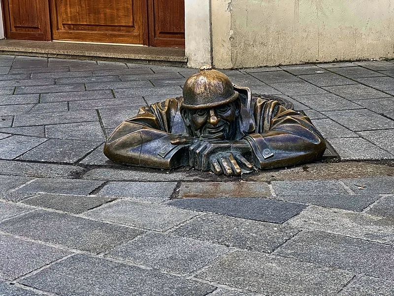 Cumil, the bronze sewer worker