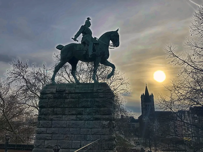 The equestrian statue by the Rhine