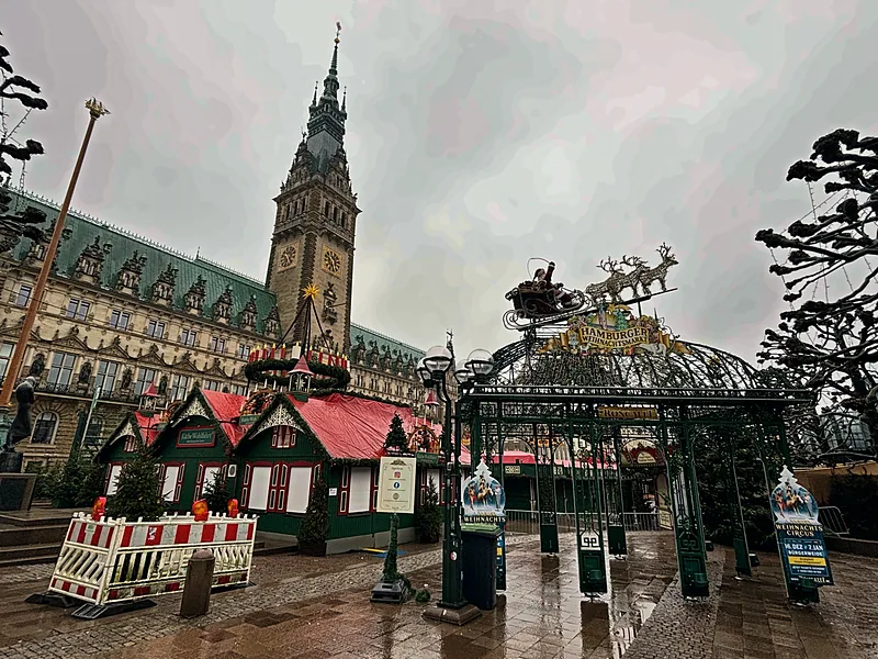 The Christmas market at the Rathaus