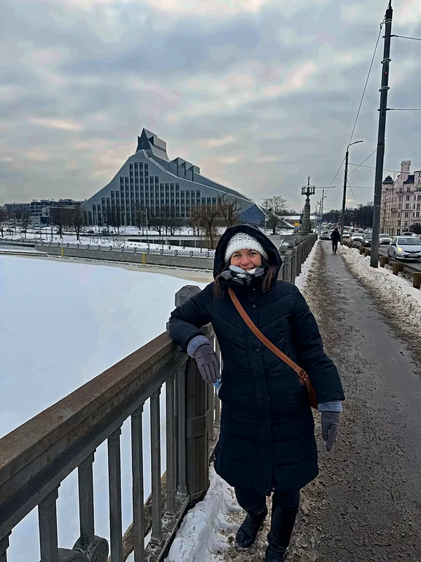 Walking to the National Library