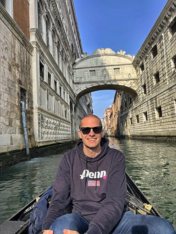 A gondola under the Bridge of Sighs