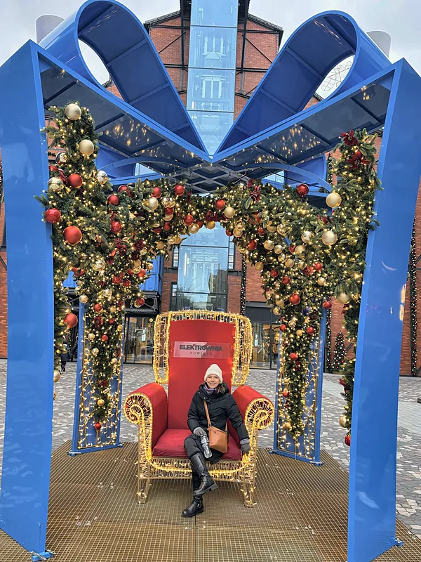 A Christmas throne